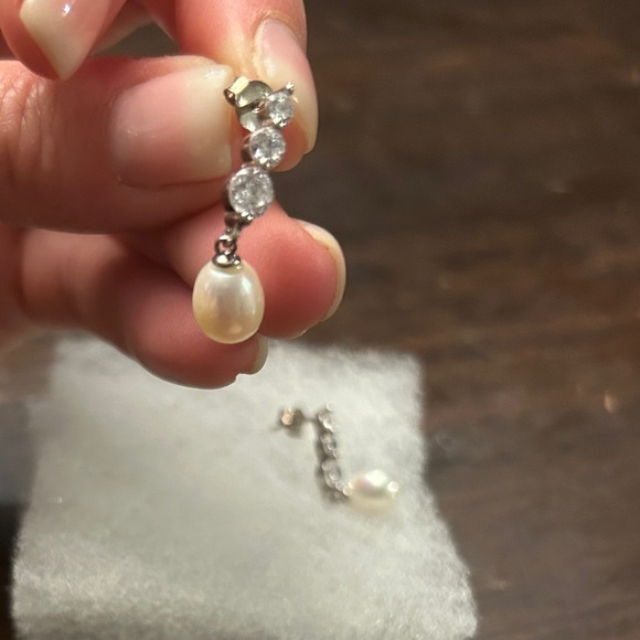 NWOT Pearl Earrings - Picture 3 of 4